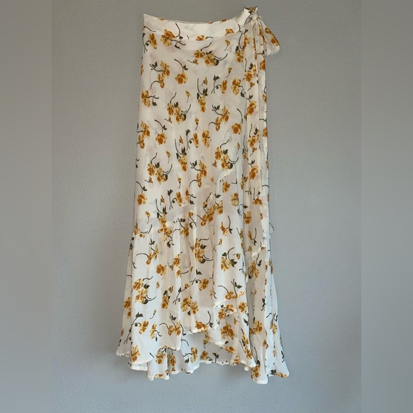 Reformation wrap skirt in limonada - Picture 3 of 7